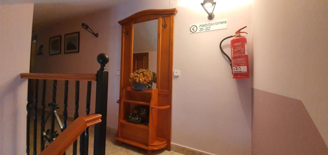 Hospedaje Bar El Gato Del Acueducto Сеговия Екстериор снимка