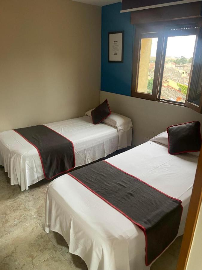 Hospedaje Bar El Gato Del Acueducto Сеговия Екстериор снимка